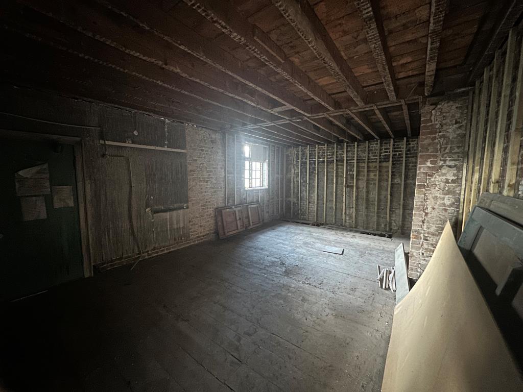 Lot: 89 - PERIOD PROPERTY WITH PLANNING FOR SEVEN FLATS - Room stripped back to brick with window